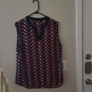 Steinmart sleeveless Chevron-Print V-Neck Blouse in Rust and Black